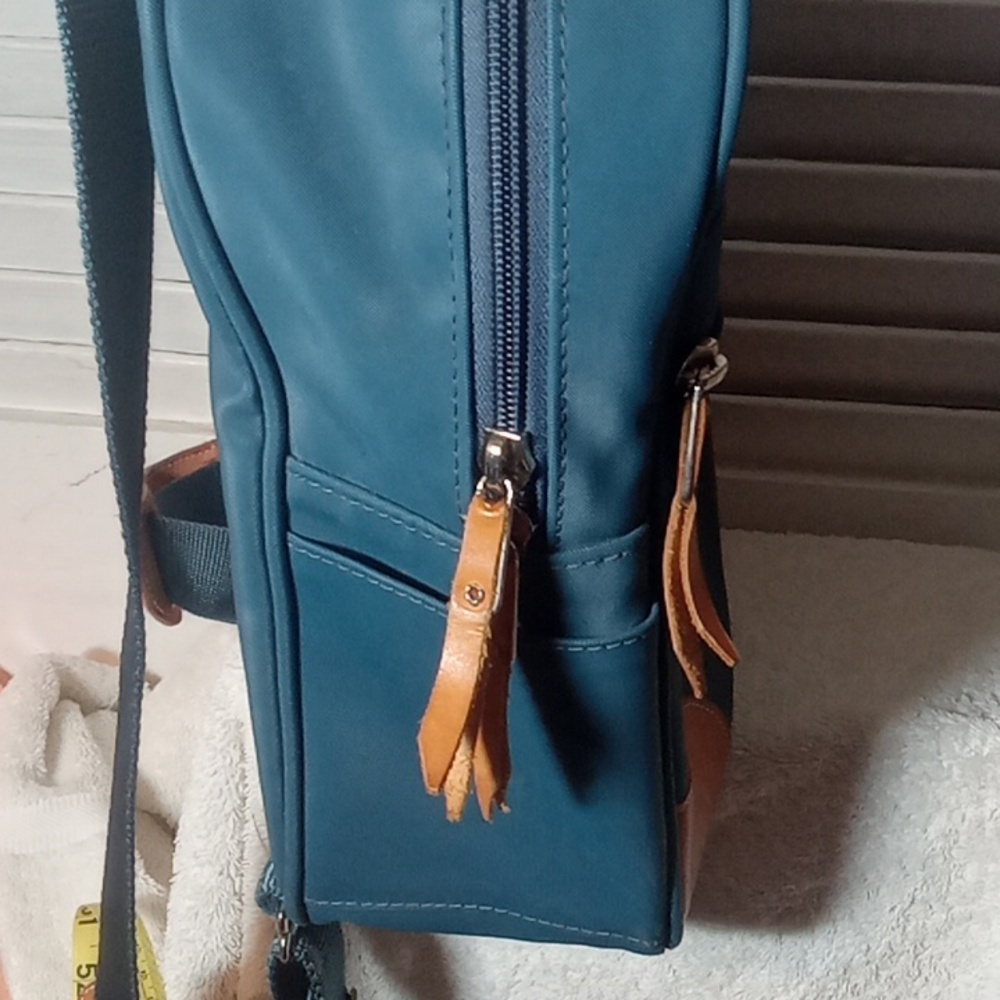 Jon Hart Back Pack - Picture 6 of 8